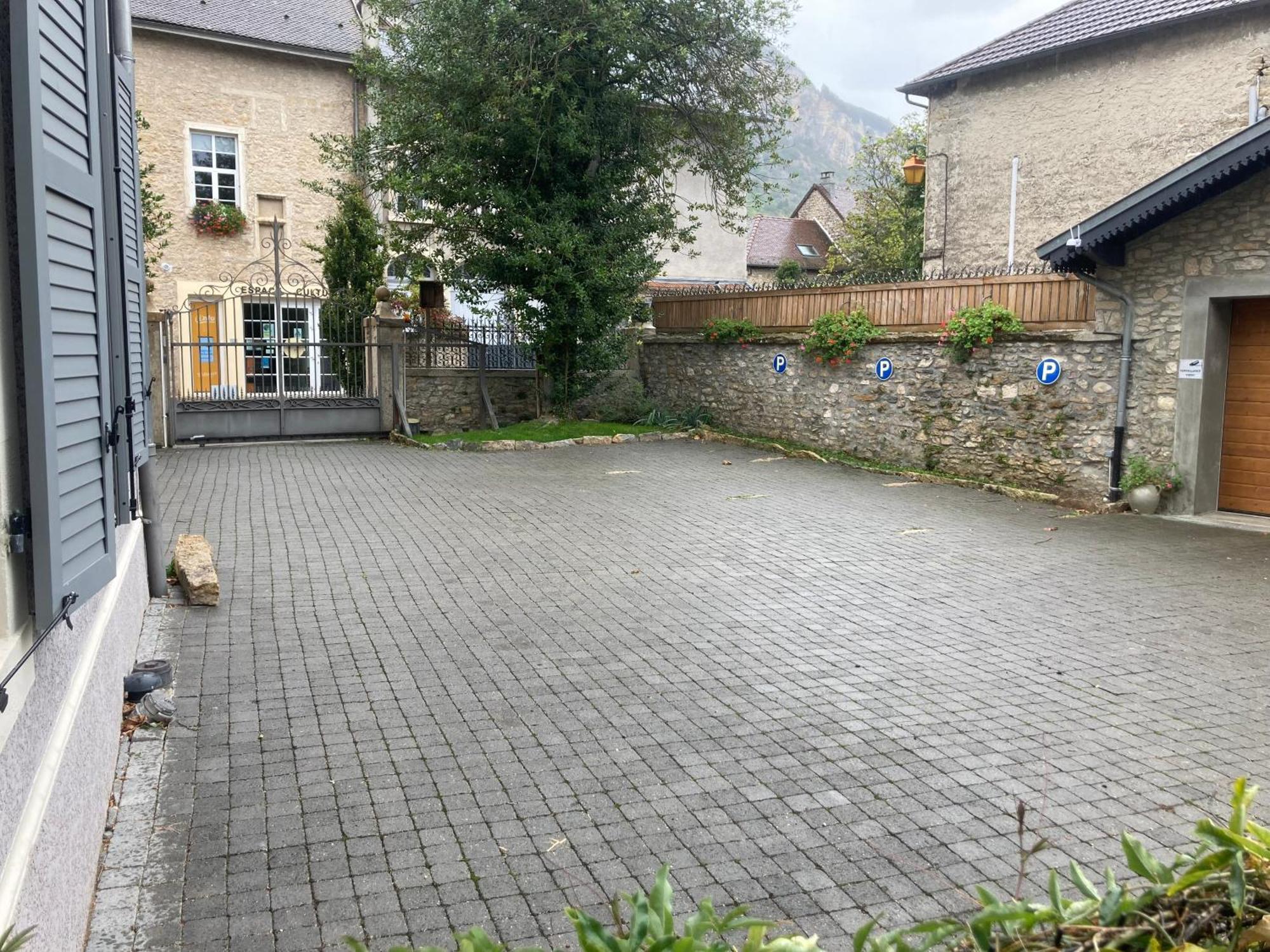 Hotel A Deux Pas Du Rheby Villebois Exterior foto